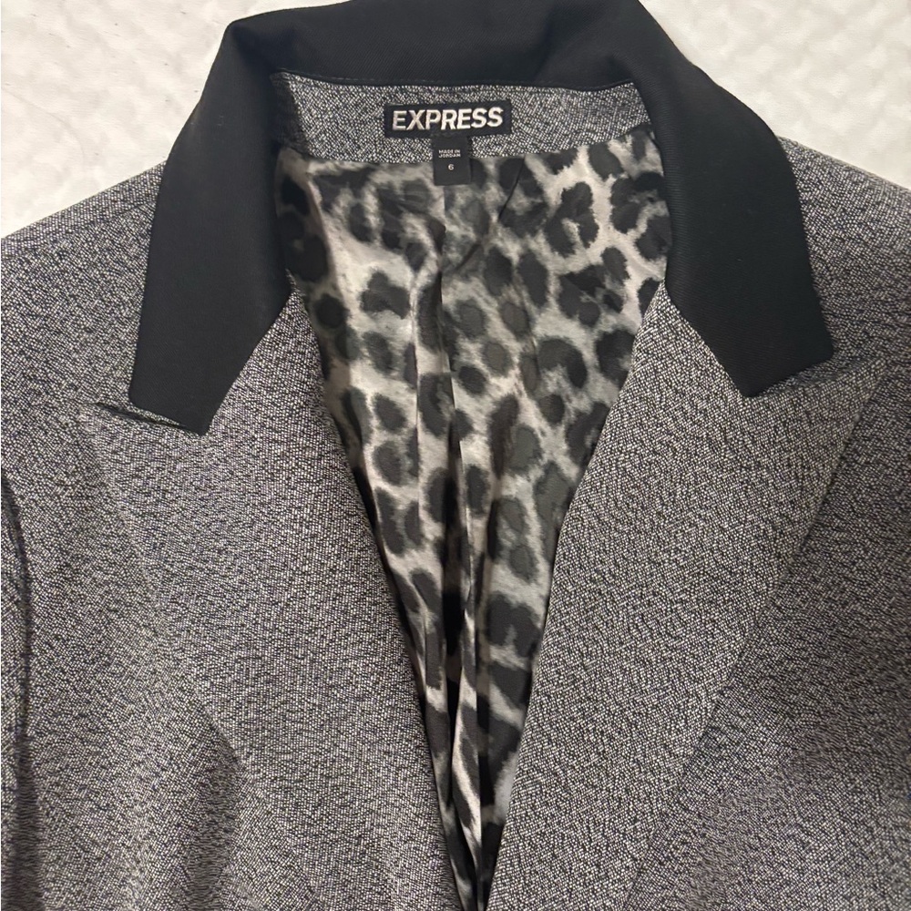 Express Gray Women’s Blazer with Black Collar size 6